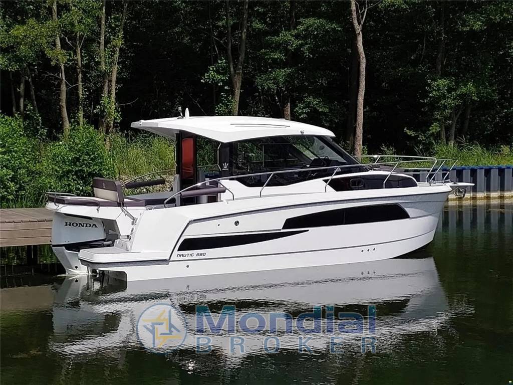 NAUTIC 880
