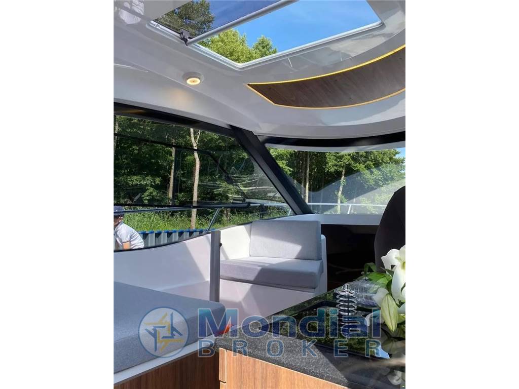 NAUTIC 880