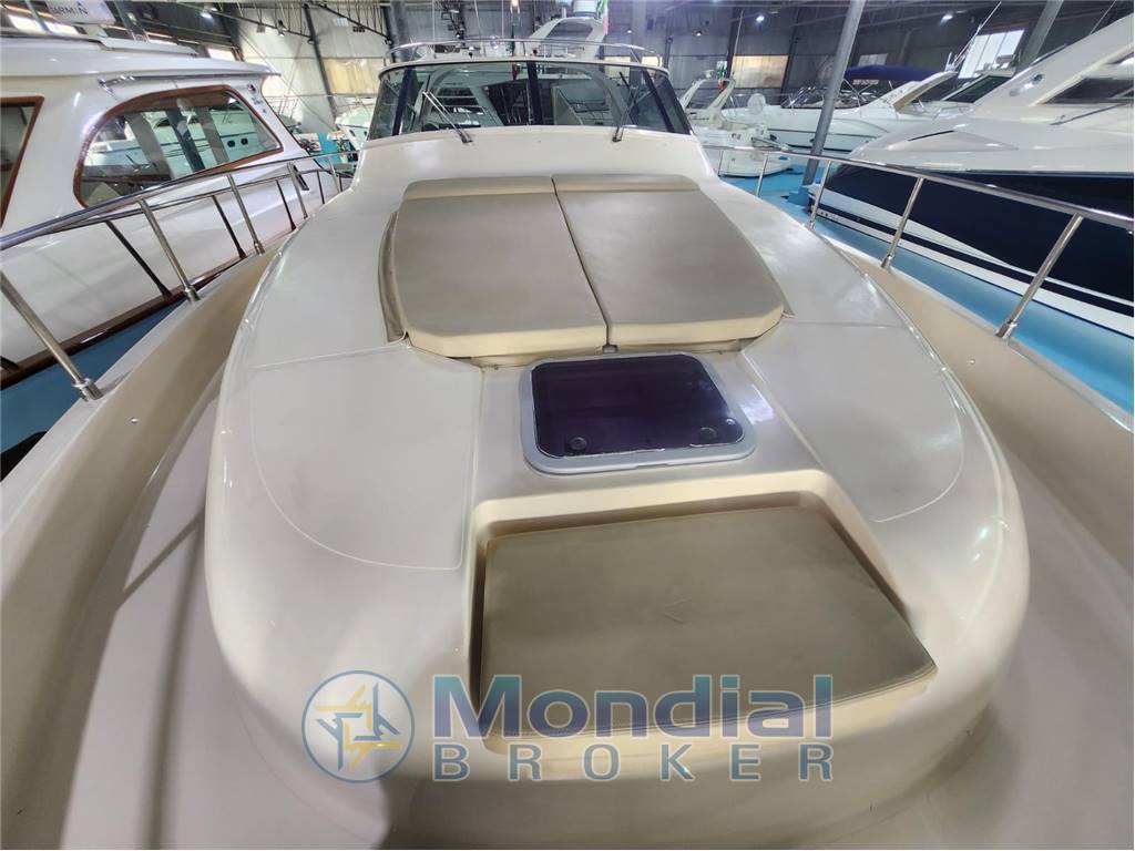 Cayman yachts 40 W.A.