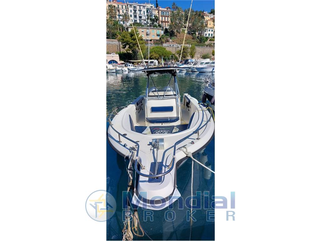 Pursuit 2670 center console