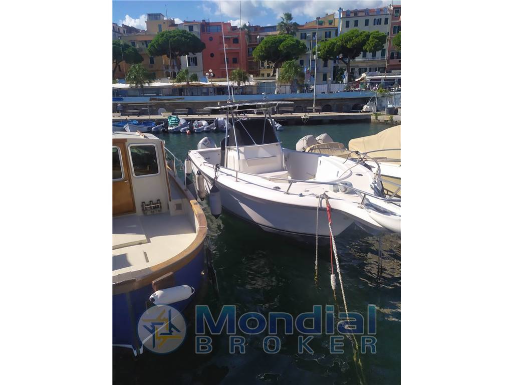 Pursuit 2670 center console