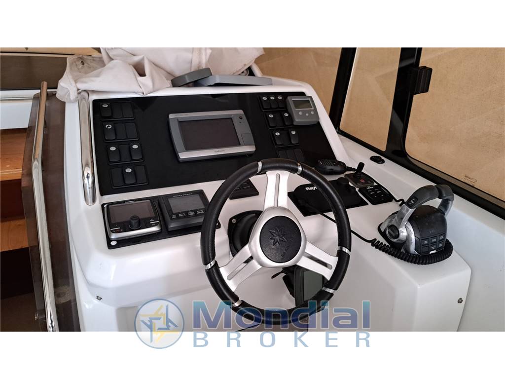 Jeanneau Leader 36 HT Natante