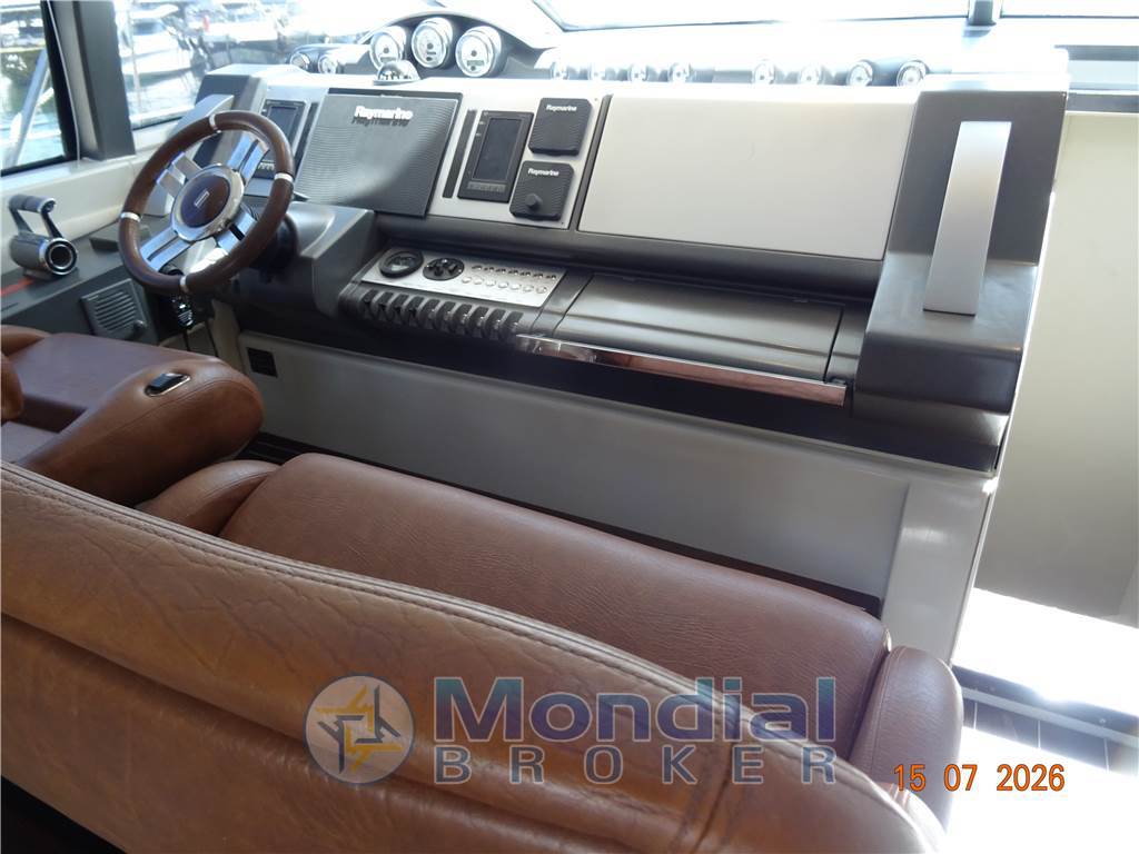 AZIMUT 68 S