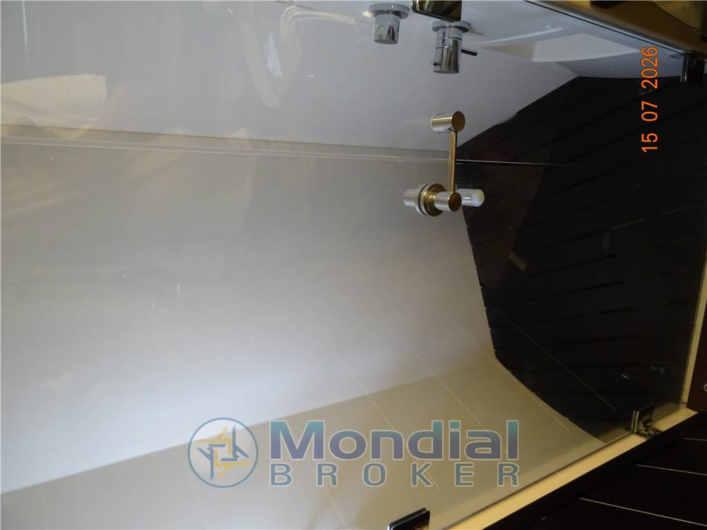 AZIMUT 68 S