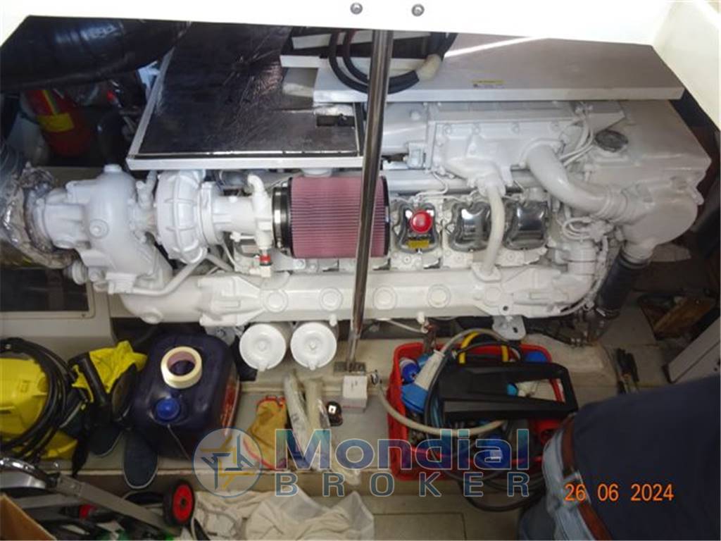 FERRETTI 680 FLY