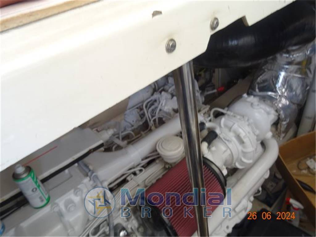 FERRETTI 680 FLY