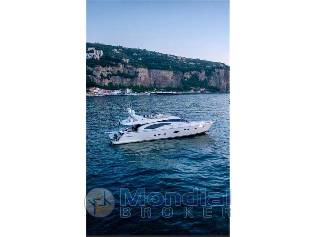 FERRETTI 680 FLY