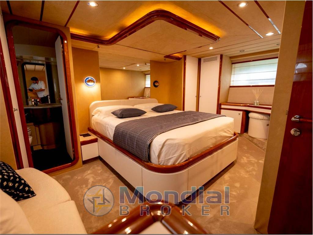 FERRETTI 680 FLY