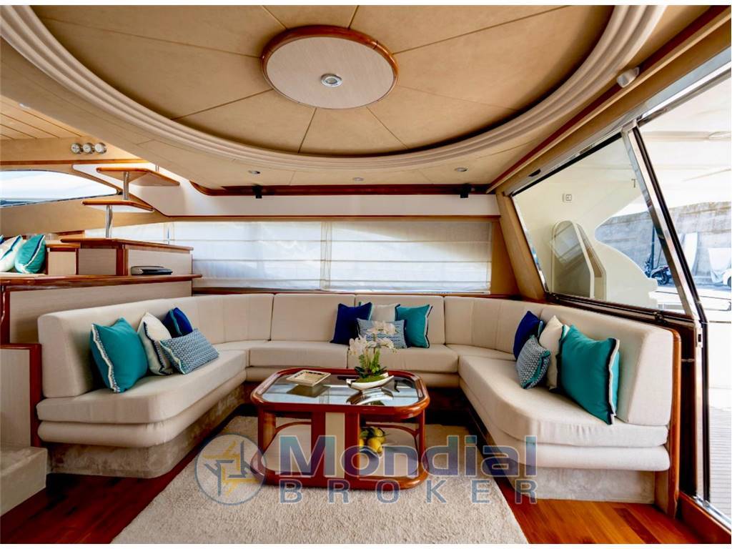 FERRETTI 680 FLY
