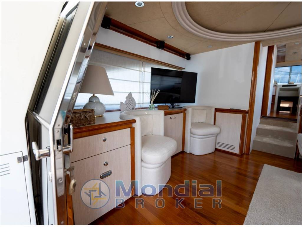FERRETTI 680 FLY