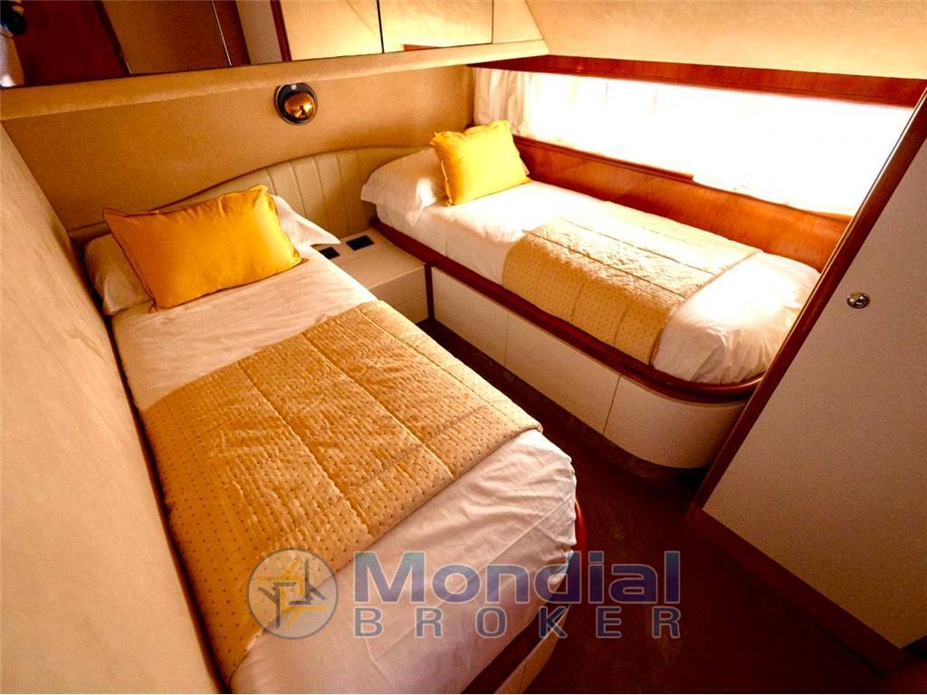 FERRETTI 680 FLY