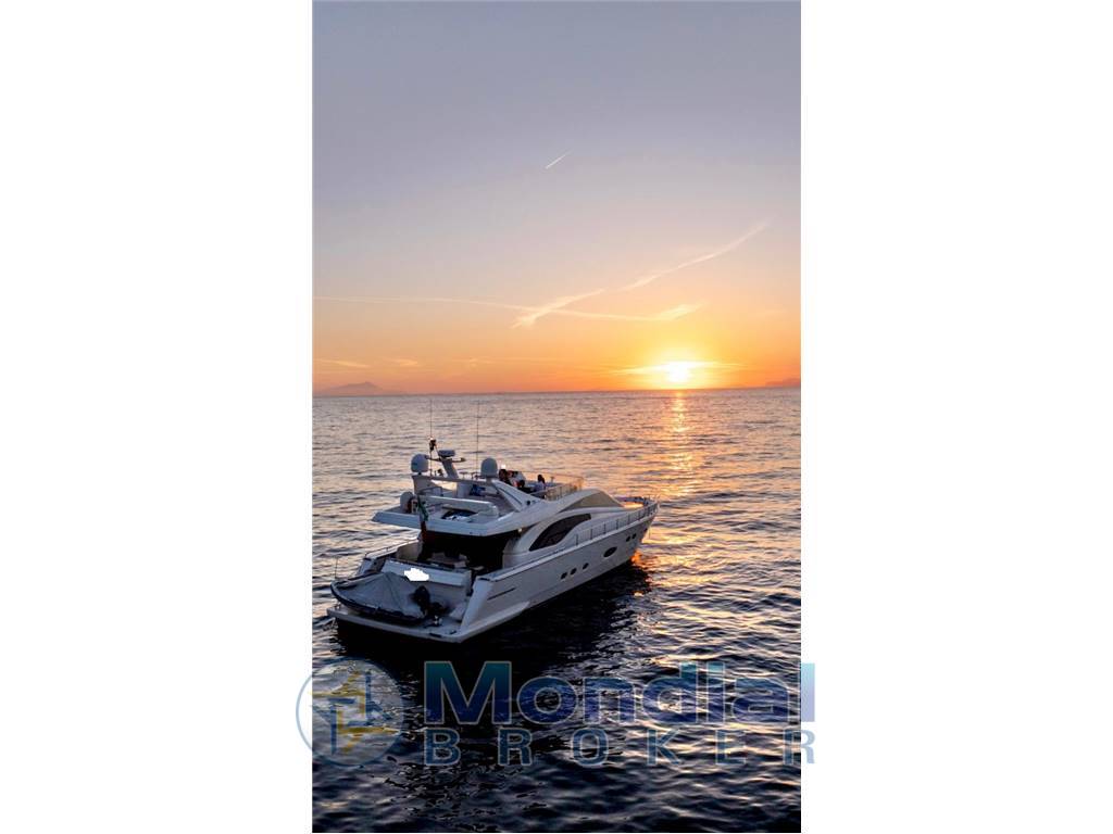 FERRETTI 680 FLY