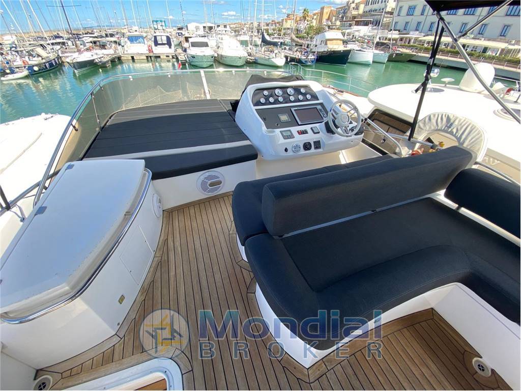 SUNSEEKER MANHATTAN 52