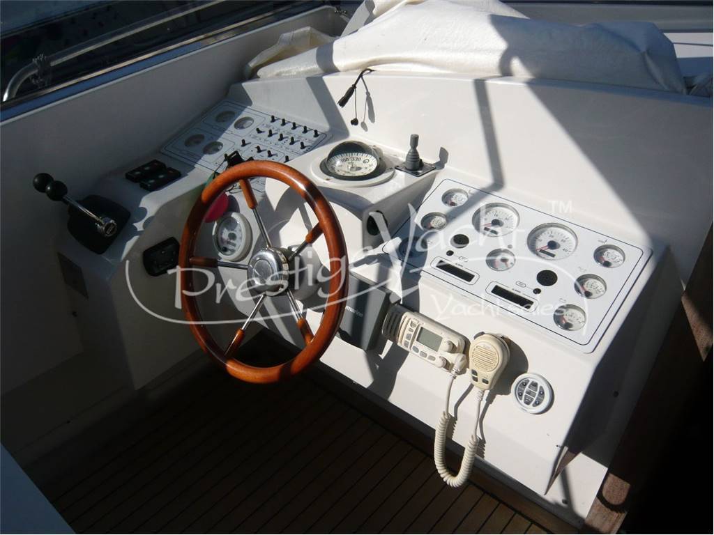 Tornado 38 Flush Deck