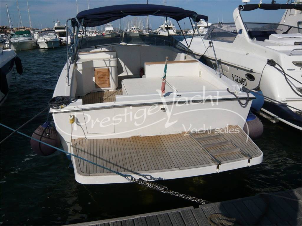 Tornado 38 Flush Deck