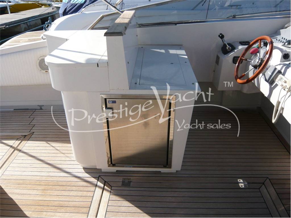 Tornado 38 Flush Deck