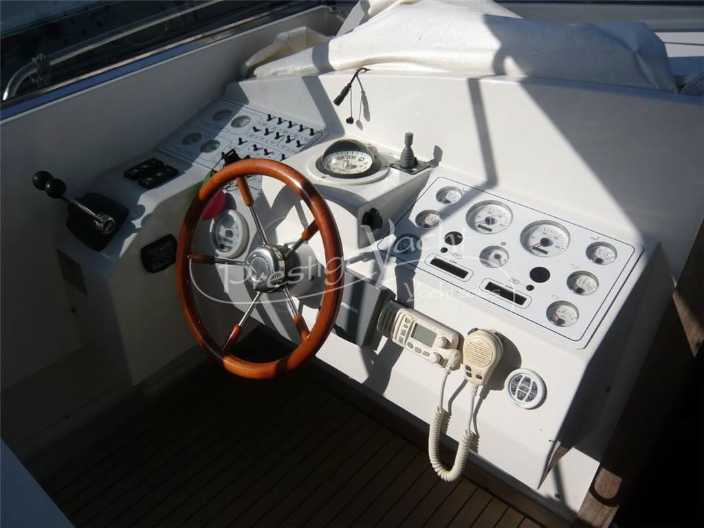 Tornado 38 Flush Deck