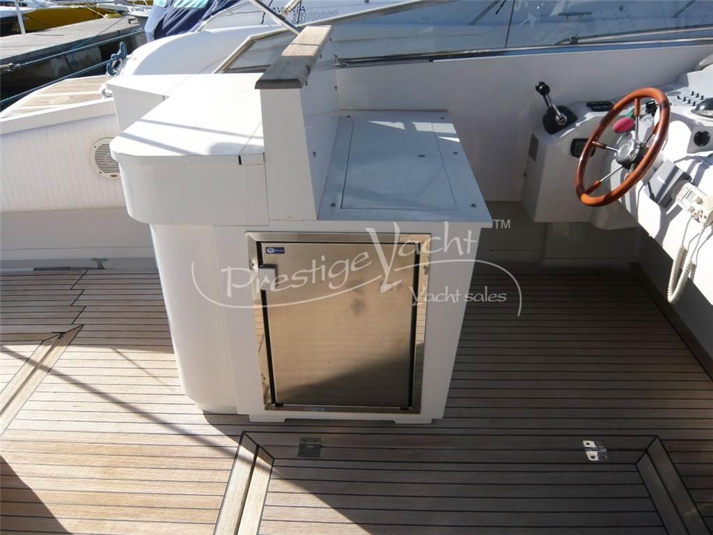 Tornado 38 Flush Deck