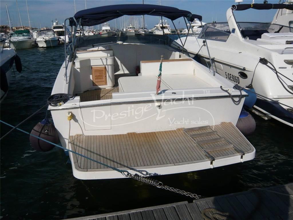 Tornado 38 Flush Deck