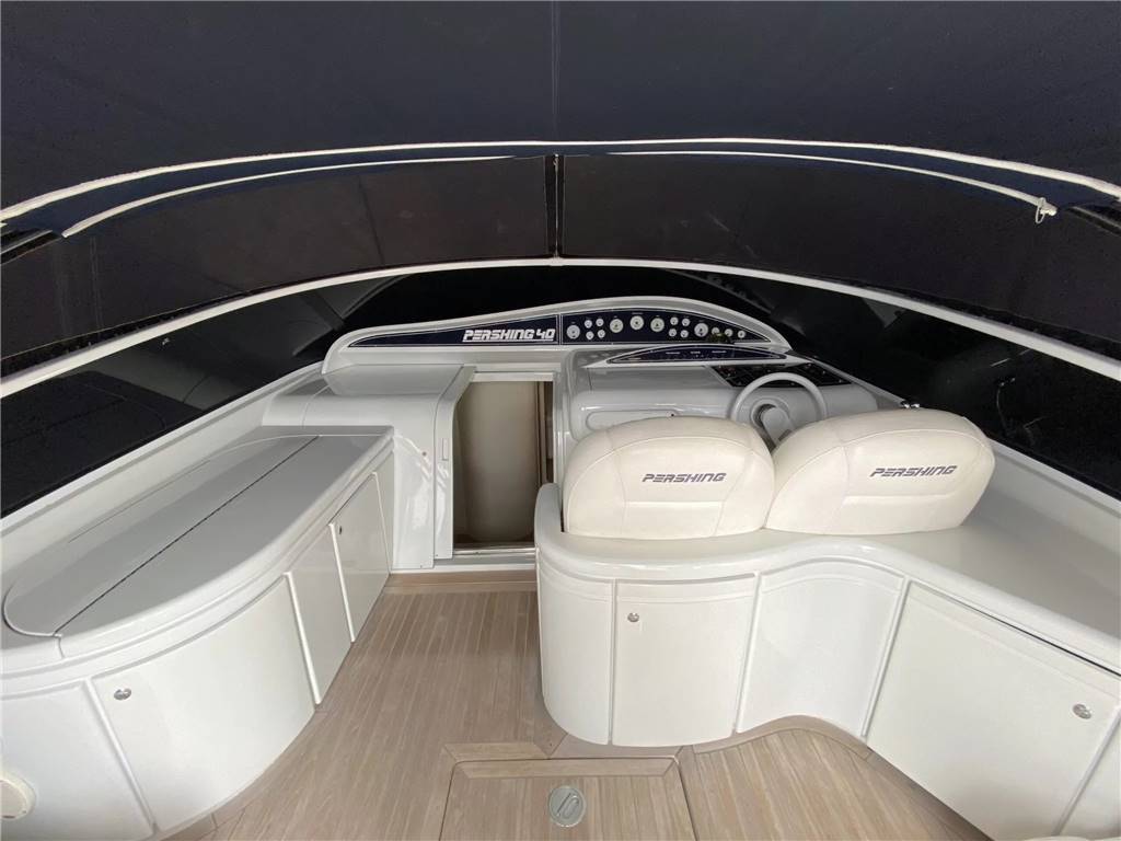 Pershing 40