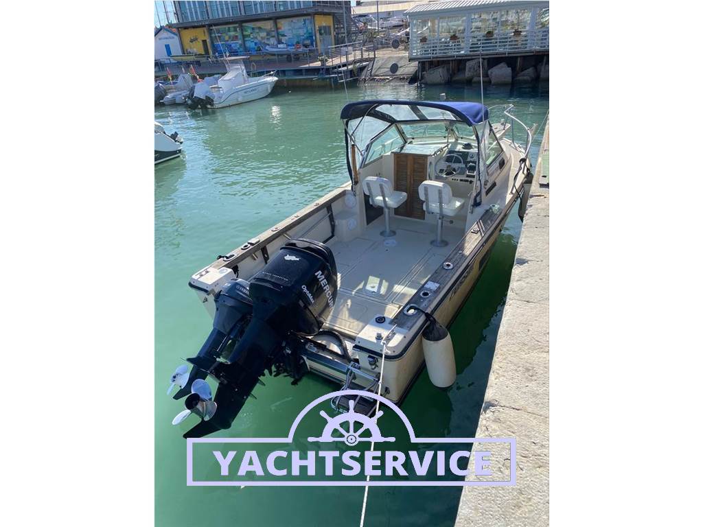 Tiara 2200 Pursuit