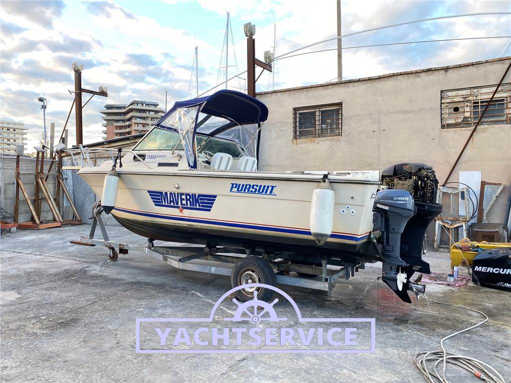Tiara 2200 Pursuit
