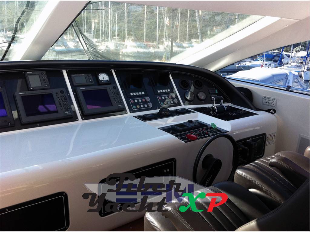 Overmarine - Mangusta 72 Mangusta - BARCA IN BUONE CONDIZIONI GENERALI - INTERNI ROVERE