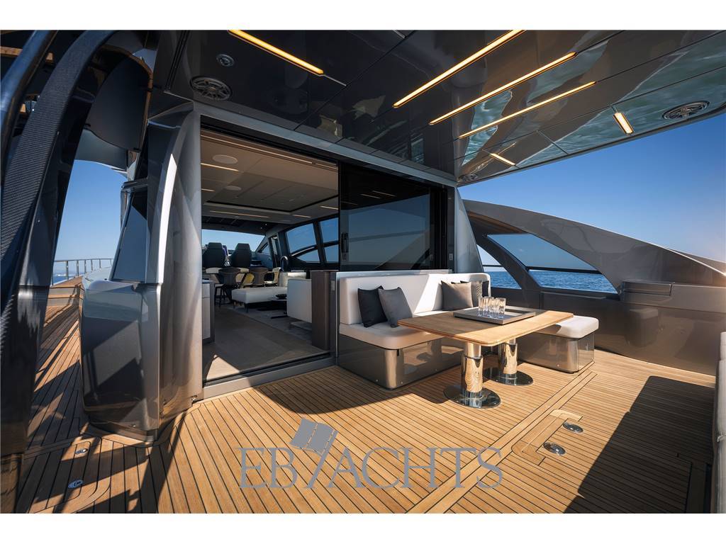 Pershing 8X