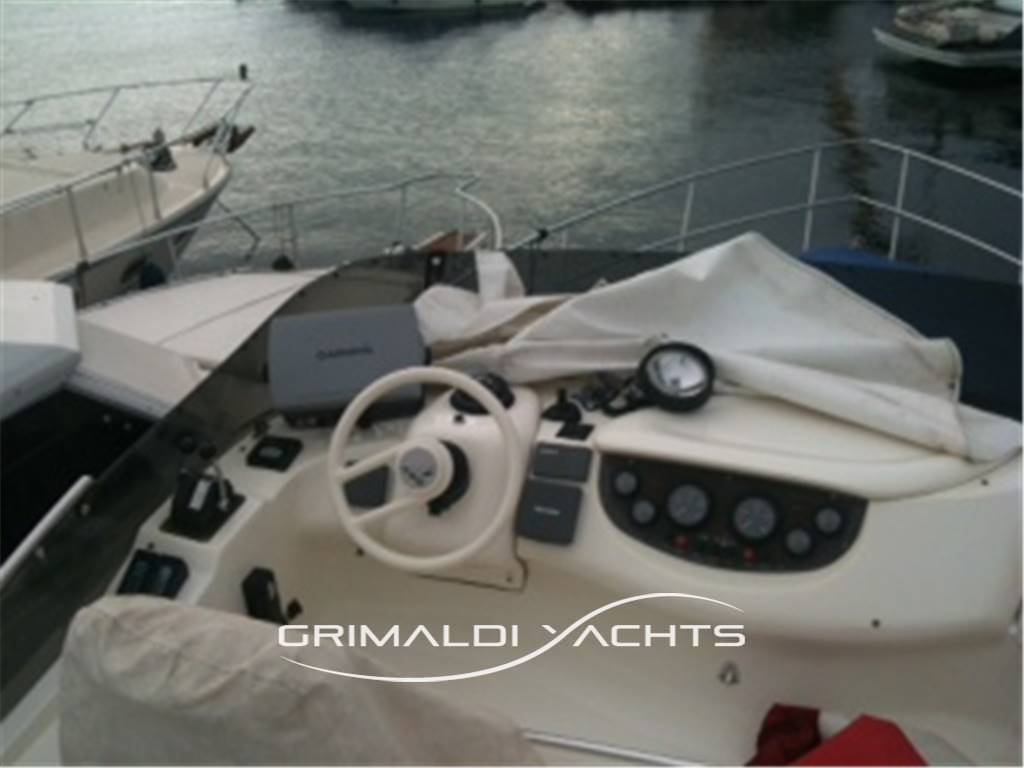 Azimut AZ 39