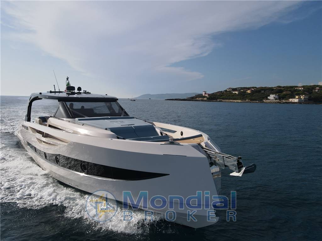 Cayman Walk-Around 540