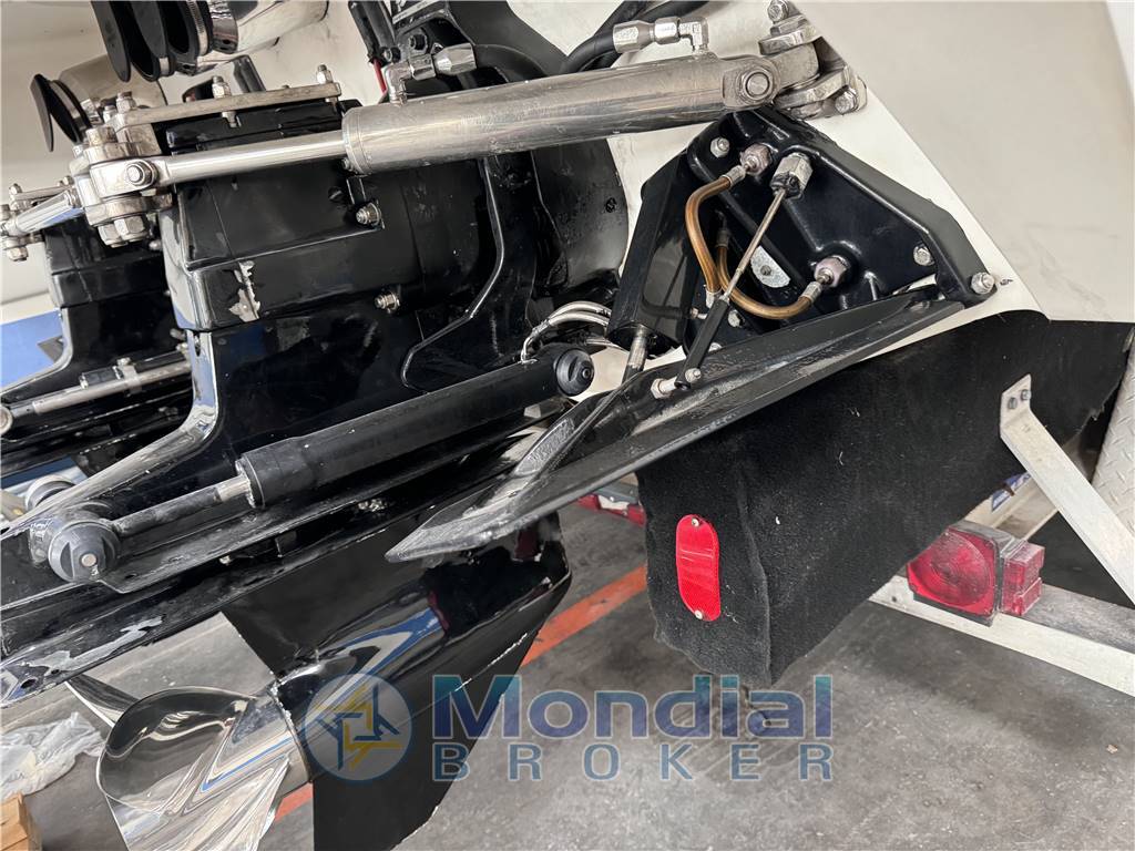 Fountain 35 Lightning