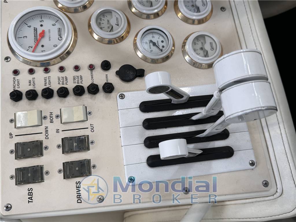 Fountain 35 Lightning