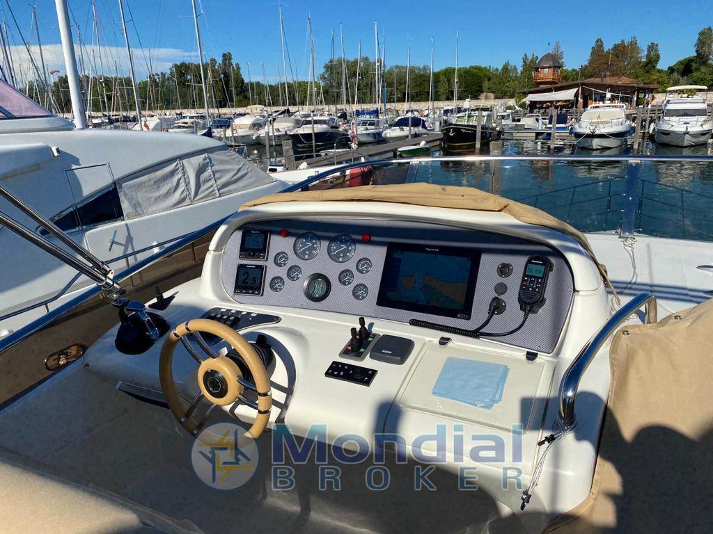 Azimut AZ 62
