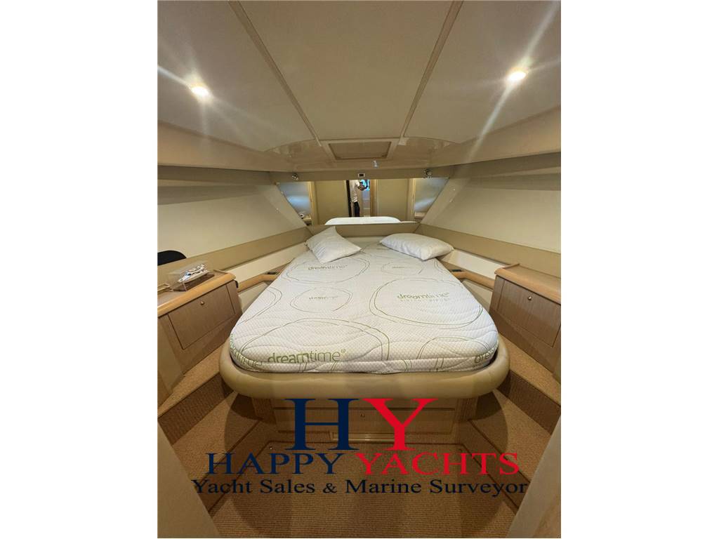 Ferretti Yachts 460