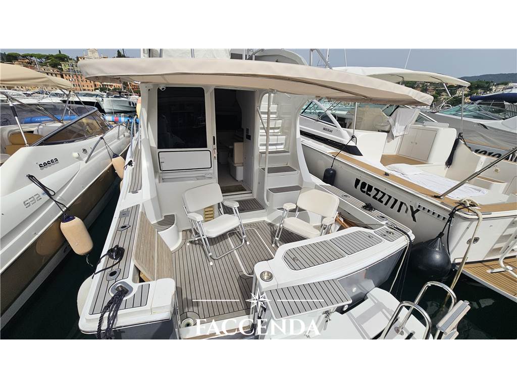 LUHRS 32 fly