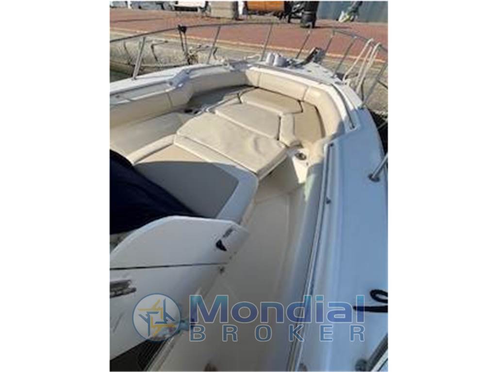 BOSTON WHALER 250 OUTRAGE