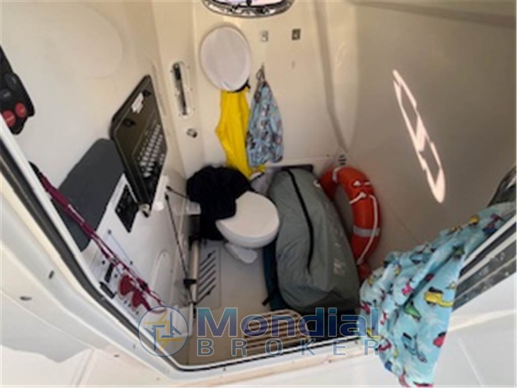 BOSTON WHALER 250 OUTRAGE