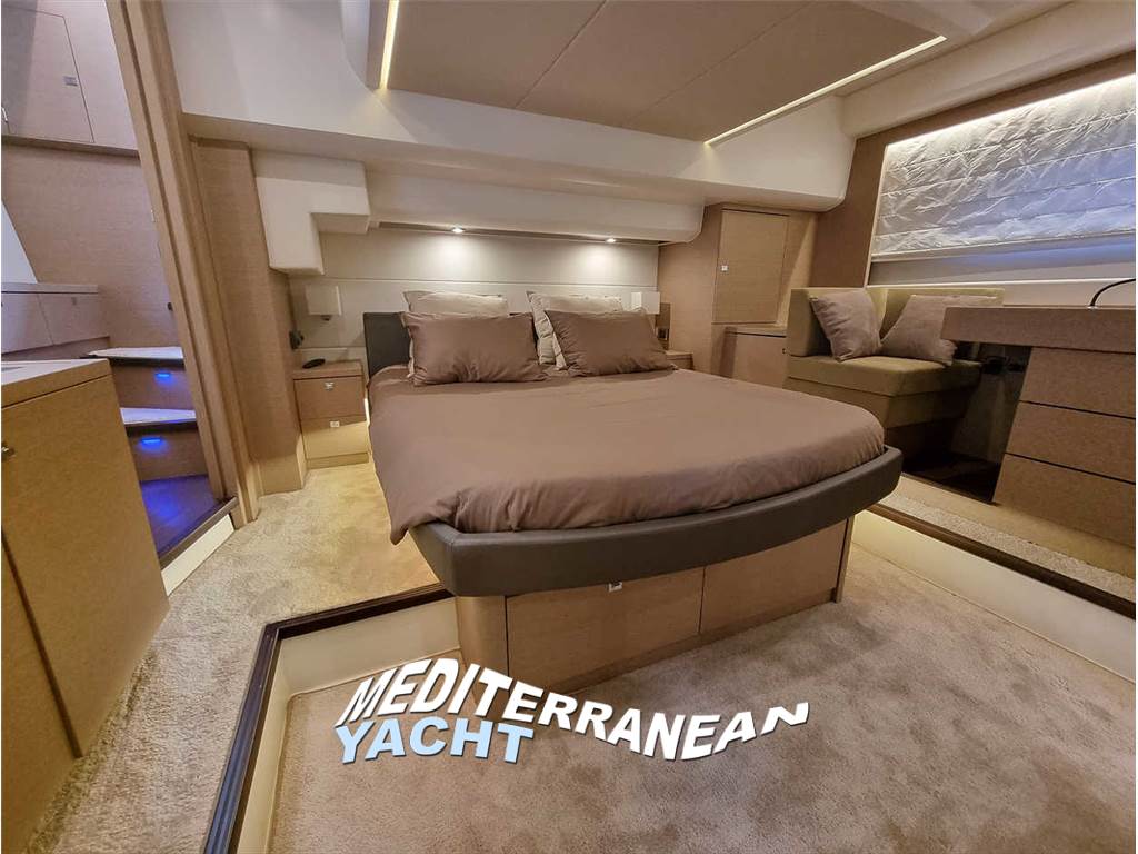 PRESTIGE YACHTS 550 F-LINE