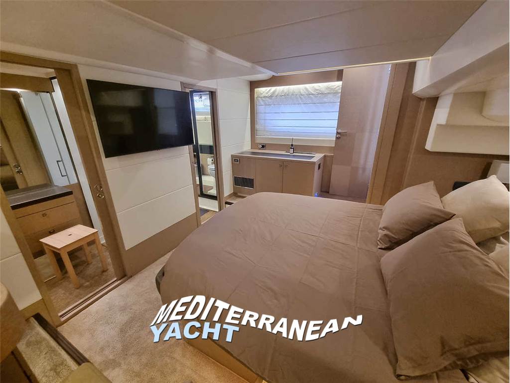 PRESTIGE YACHTS 550 F-LINE