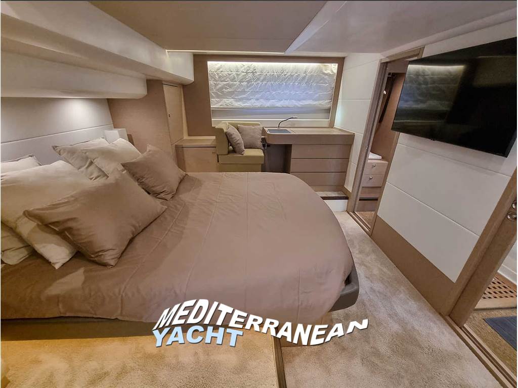 PRESTIGE YACHTS 550 F-LINE