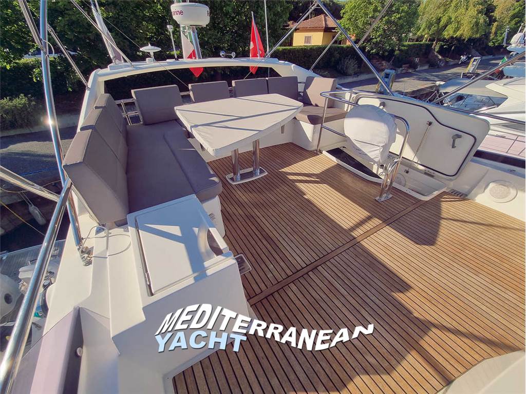 PRESTIGE YACHTS 550 F-LINE