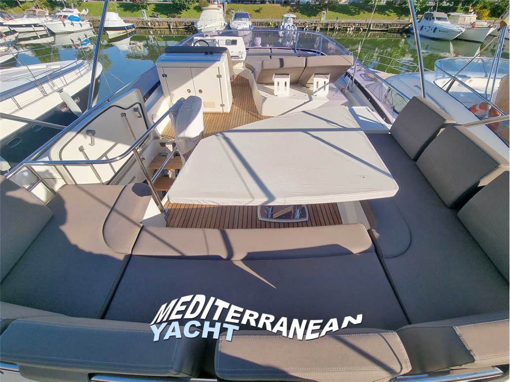 PRESTIGE YACHTS 550 F-LINE