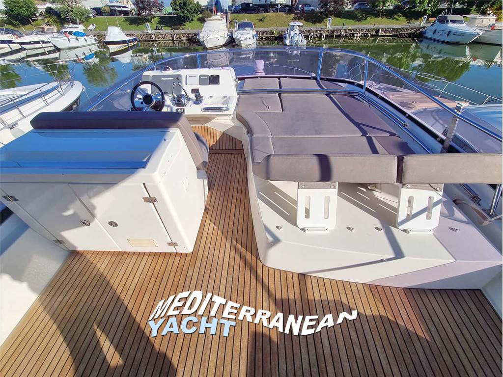 PRESTIGE YACHTS 550 F-LINE