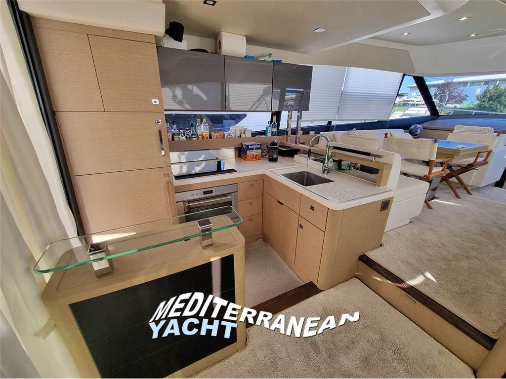 PRESTIGE YACHTS 550 F-LINE