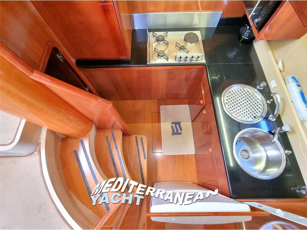 Ferretti 57