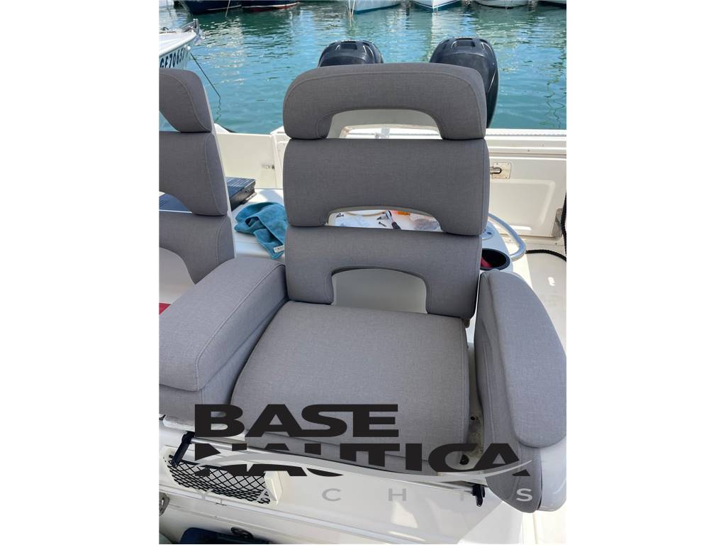 BOSTON WHALER 320 OUTRAGE