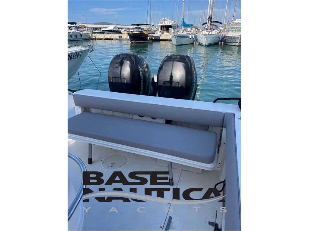 BOSTON WHALER 320 OUTRAGE