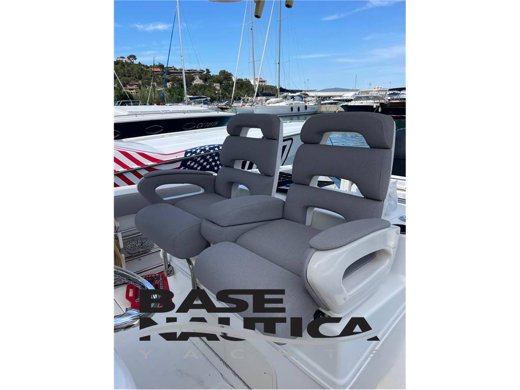 BOSTON WHALER 320 OUTRAGE