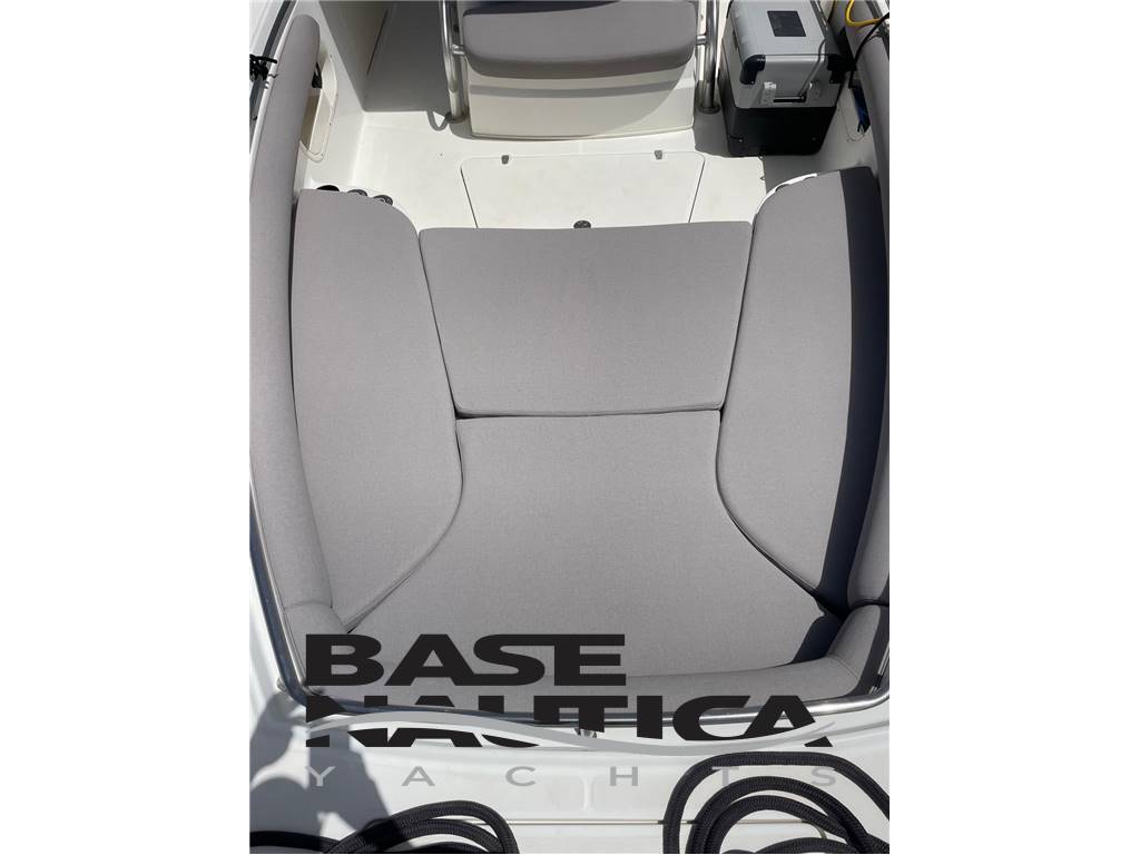 BOSTON WHALER 320 OUTRAGE