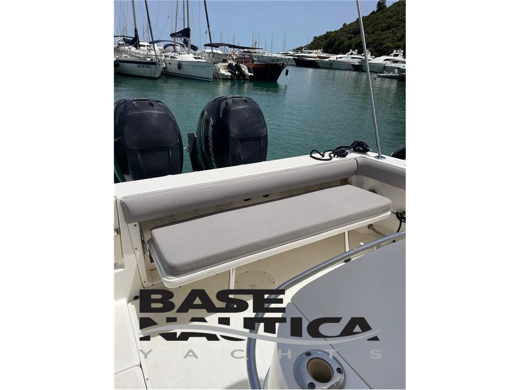 BOSTON WHALER 320 OUTRAGE